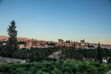 Fototapeta na wymiar Derniers rayons de soleil à l'Alhambra lors d'un coucher de soleil à Grenade