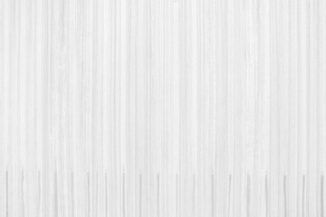 Sehr heller Holzhintergrund mit Schraubenk&ouml;pfen der Kreuzschlitzschrauben