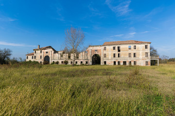 Urban exploration / Abandoned house