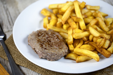 steak haché et frites