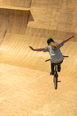 salto de bmx ó acrobacia de bmx ó adrenalina  © marcantabrico