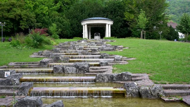 Quellentempel und Kaskaden im Kurpark in Bad &Uuml;berkingen