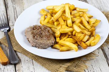 steak haché et frites