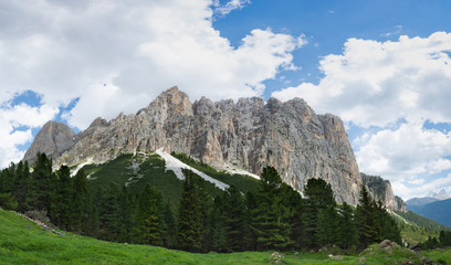 Fototapeta na wymiar The Rosengarten group (Catinaccio) - a massif in the Dolomites of northern Italy