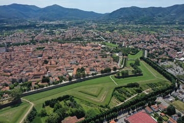 Aerial view of the walled town of Lucca, Italy - obrazy, fototapety, plakaty