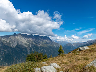 Obraz premium mountain landscape with pointed rock peaks in the distance