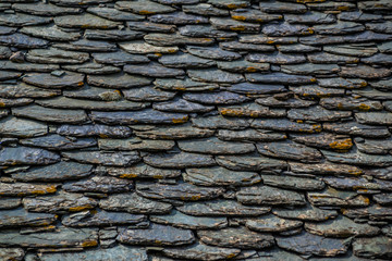 Toit en tuiles plates