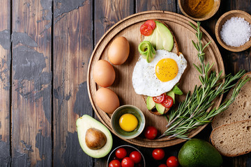 Avacado toast with cooked egg