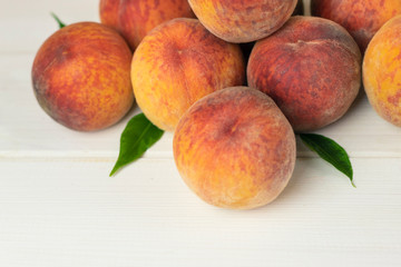 Ripe peaches in a plate on a wooden background. Close-up peaches Healthy food concept, plant background, natural eco-products, organic food, vegetarian, vegetables, raw, festival food
