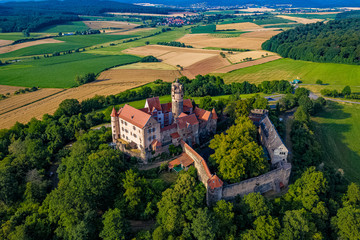 Burg Ronneburg in Hessen aus der Luft