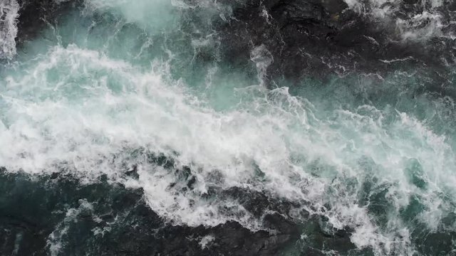 川の流れ　長良川　岐阜県郡上市美並町　ドローン