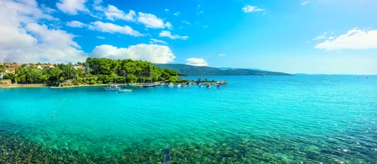 Foto op Plexiglas Kust met turquoise baai en strand in Krk. Eiland Krk, Kroatië © Valery Bareta