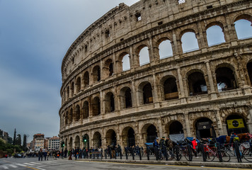 Fototapeta na wymiar old and historic Colosseum in Rome, Italy