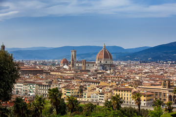 Fototapeta na wymiar View of the beautiful city of Florence from Michelangelo Square