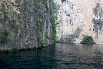Fototapeta na wymiar The lake in the middle of the gorge
