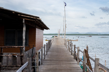 Naklejka premium pier on the lake
