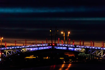 Plakat Opening of Palace drawbridge. Night view of Palace bridge from the Neva river in Saint Petersburg, Russia