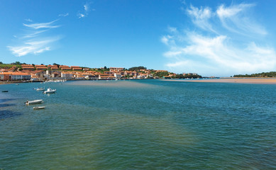 Fototapeta na wymiar view of the city of San Vicente de la Barquera