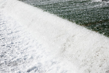 Stromstufe im Fluss