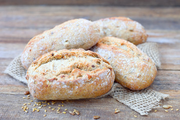 Knusprige Roggenbrötchen