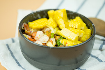 Spicy shrimp and corn salad