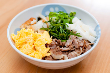 お手軽丼（冷蔵庫に余った食材で丼飯）