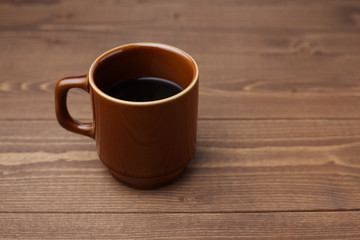 ホット コーヒー ブラック 木のテーブル