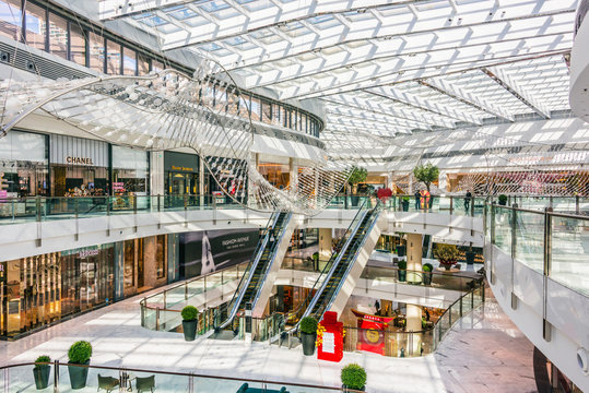 Interior od Dubai Mall, United Arab Emirates
