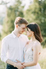 Naklejka premium Happy couple outdoors at sunset. A stylish wedding in the European style of fine art.