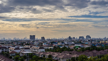 Fototapeta na wymiar Cityscape of beautiful urban and cloudy sky in the evening