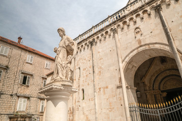 Fototapeta na wymiar Monument or statue at Saint Lovre church square in Trogir, Croatia