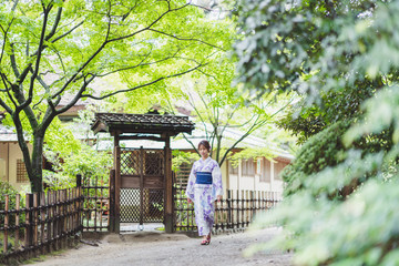 浴衣の女性