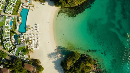 Photo sur Plexiglas Plage blanche de Boracay Cove with white beach in blue lagoon with turquoise waters, aerial view. Seascape with beach on tropical island. Summer and travel vacation concept.