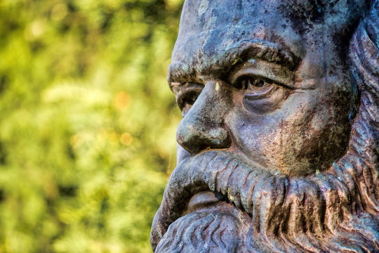 denkmal von karl marx in berlin, deutschland
