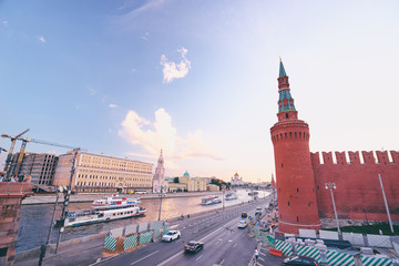 Obraz premium Beautiful city landscape. The Moscow River and Kremlin buildings and wall.