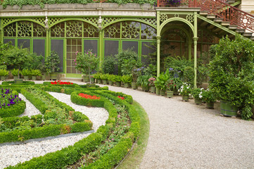 Burggarten von Schloss Schwerin mit Orangerie