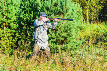 Naklejka premium Hunter in the summer forest
