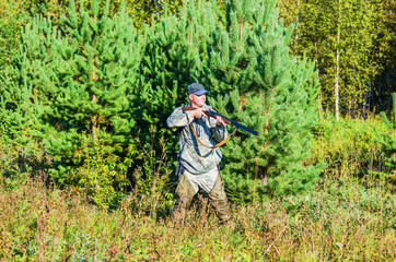 Naklejka premium Hunter in the summer forest