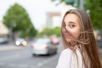 Fototapeta premium sweet girl in a city 