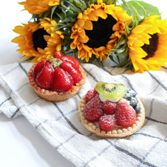  Sunflowers and fruit cupcakes