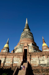Fototapeta na wymiar histrosiche Tempel und Buddha Statuen in Ayutthaya, Thailand