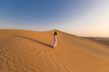 Fototapeta na wymiar UAE. Woman in desert