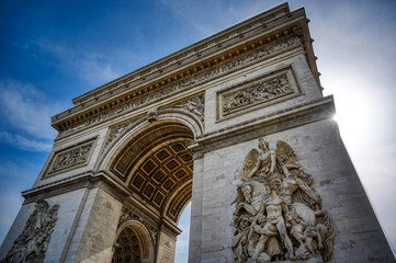 Fototapeta premium A view of the Arc de Triomphe located in Paris, France.