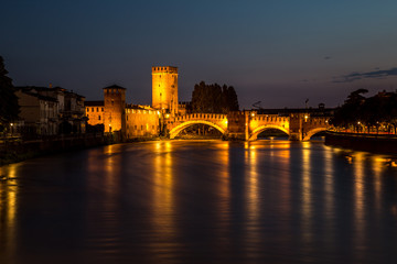 Obraz premium Verona city at night