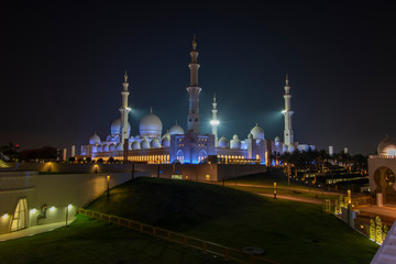 Fototapeta na wymiar Great Sheikh Zayed Grand Mosque in Abu Dhabi