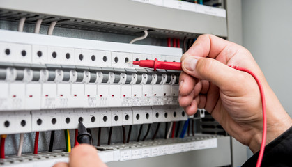 Electrical measurements with multimeter tester