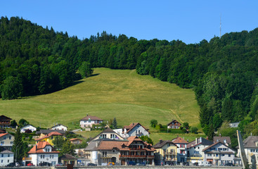 Fototapeta na wymiar A small European town in the mountains. The shores of lake Joux, in Switzerland.