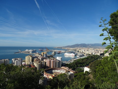 vista de barrio de la malagueta y puerto  y playas de huelin desde mirador  castillo gibralfaro malaga