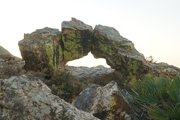 Fototapeta na wymiar paisajes de malaga arco de piedra