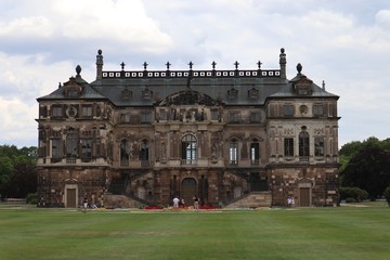 Fototapeta na wymiar Palais Großer Garten Dresden Sommer 